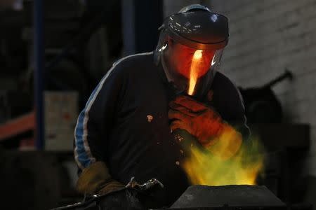 Foundry worker Billy Smith melts bronze to make British Academy of Film and Television Awards (BAFTA) masks at a foundry in west London, Britain February 4, 2016. REUTERS/Stefan Wermuth