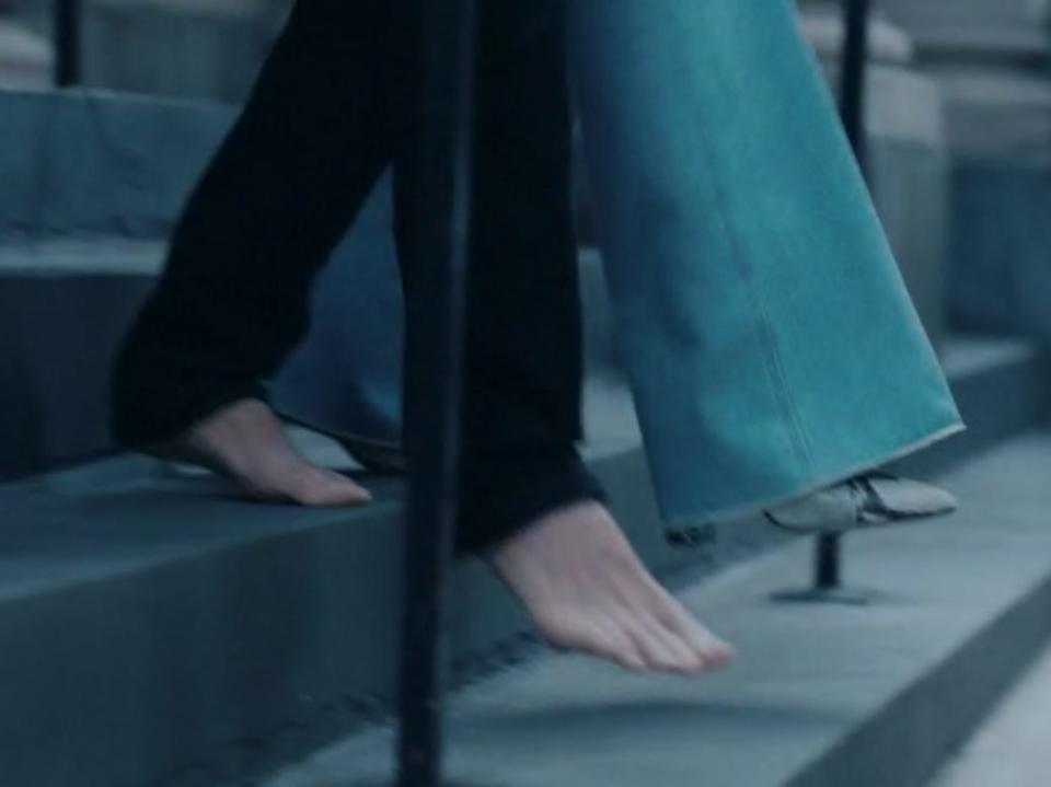 a photo of jared leto as adam neumann's feet in wecrahsed, walking outside