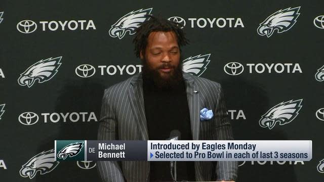 Philadelphia Eagles’ defensive end Michael Bennett has a message for the NFC East quarterbacks he will be chasing down in 2018. (Screenshots via NFL Highlights)