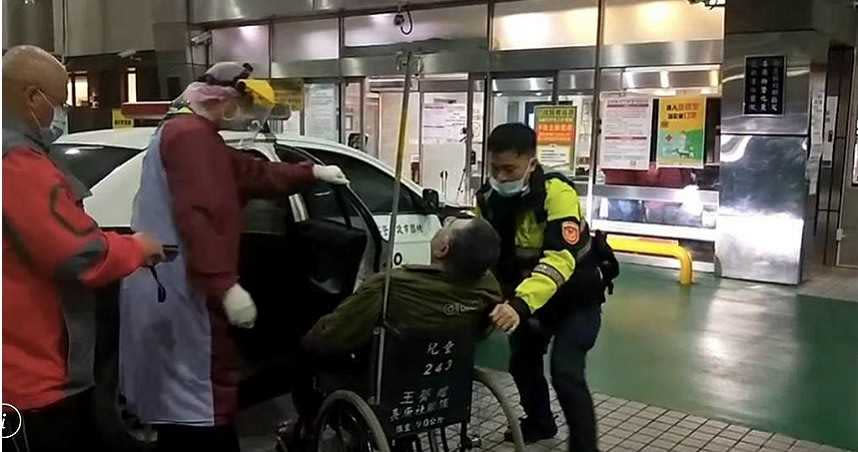 男腫瘤手術後不適，強撐騎車險昏，警鳴笛送醫撿回一命。（圖／翻攝照片）