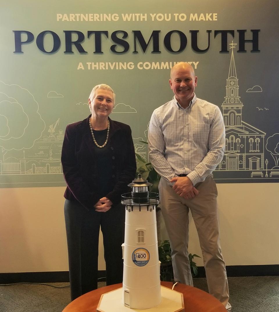 Kennebunk Savings Bank Executive Vice President and Managing Director Chris Kehl and PNH400 Managing Director Valerie Rochon join forces to affirm that "history lights our way" with the signature PNH 400 lighthouse. Kennebunk Savings is supporting PNH400 at the $10,000 Beacon level of sponsorship.