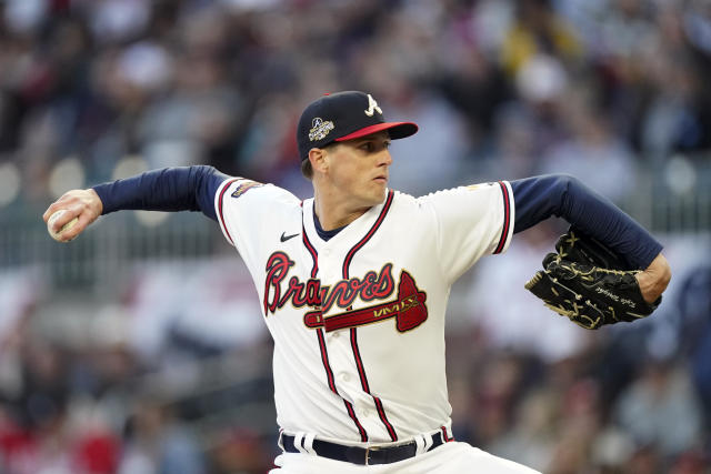 Braves get rings, beat Reds 2-1 behind scoreless Wright