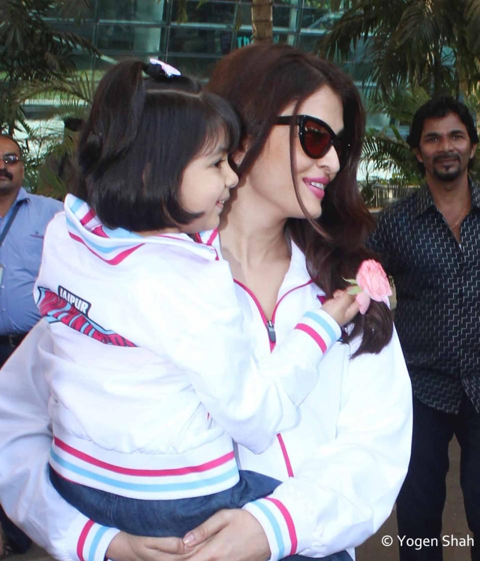 Aaradhya and her parents wore similar jackets, bearing the name of Jaipur Pink Panthers, as they flew back to Mumbai after the match.