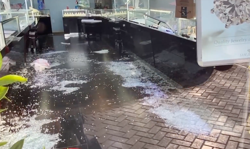 Damage to a Tustin jewelry store after smash-and-grab robbers made off with merchandise on Tuesday. <span class="copyright">(KTLA)</span>