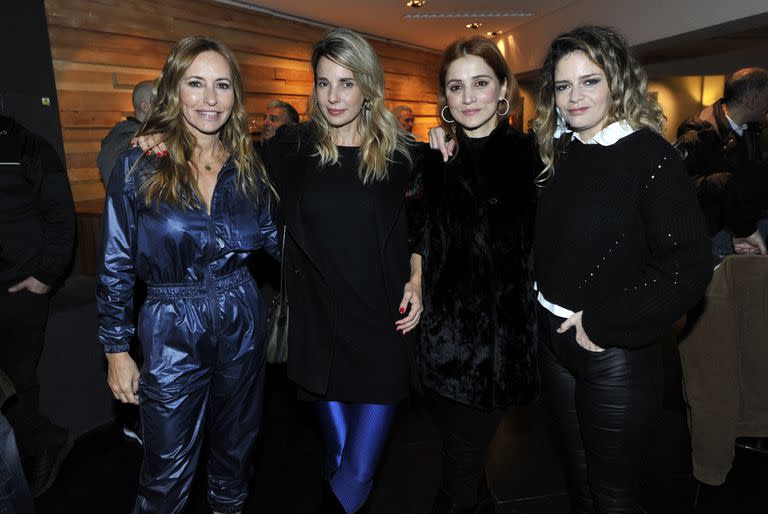 Analía Franchín, Julieta Cardinali, Bárbara Lombardo y Romina Ricci después de ver la obra