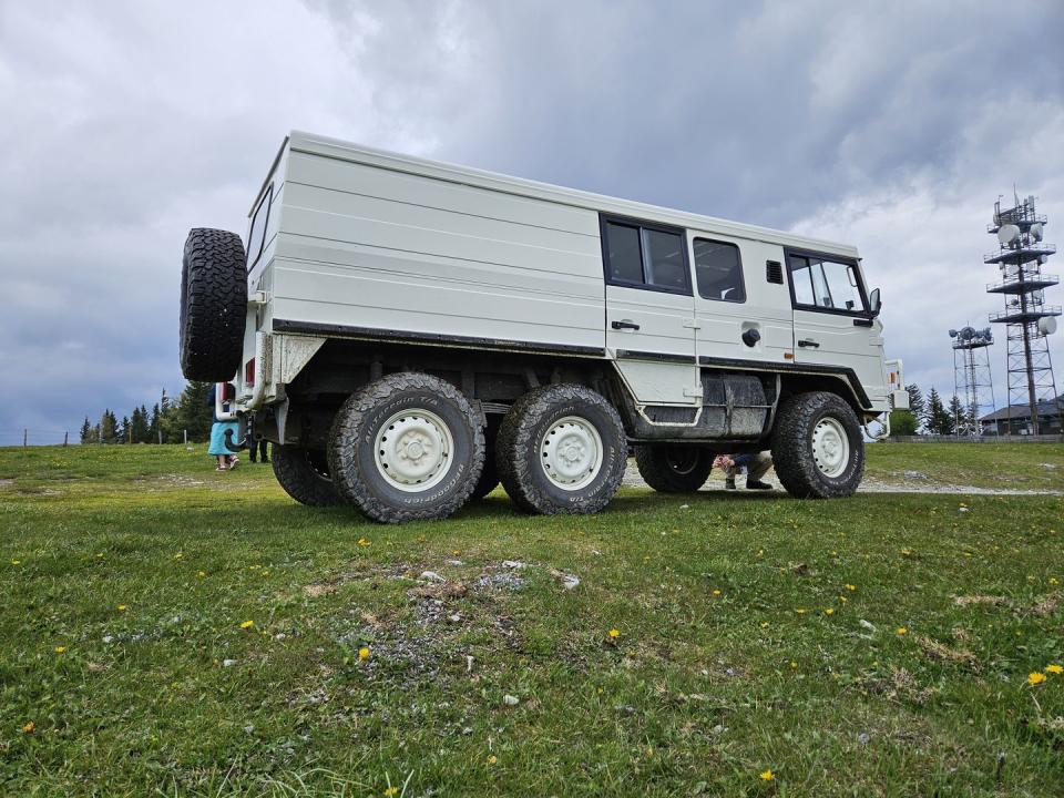 pinzgauer 6x6 military utility truck produced by magna steyr