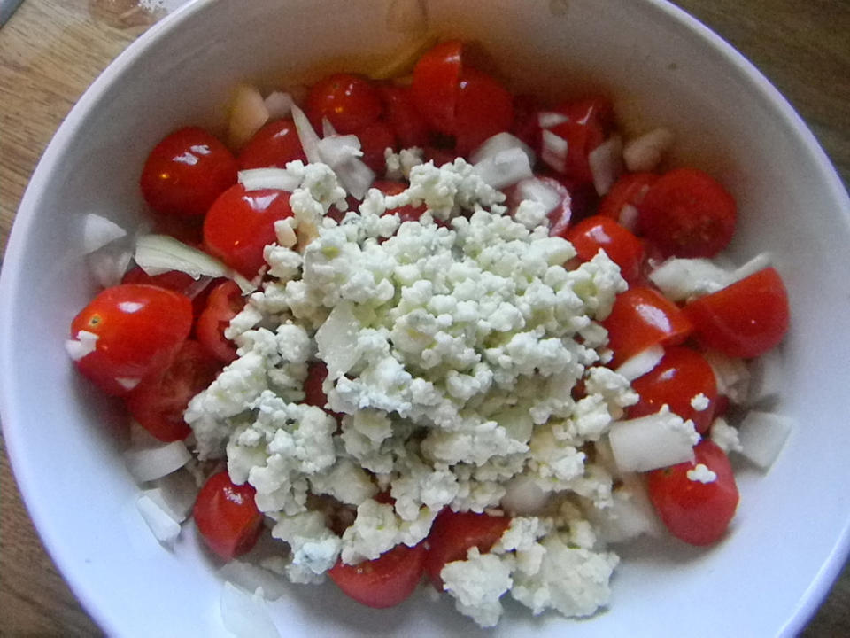 Could this be any easier? Recipe: Tomato Gorgonzola Salad 