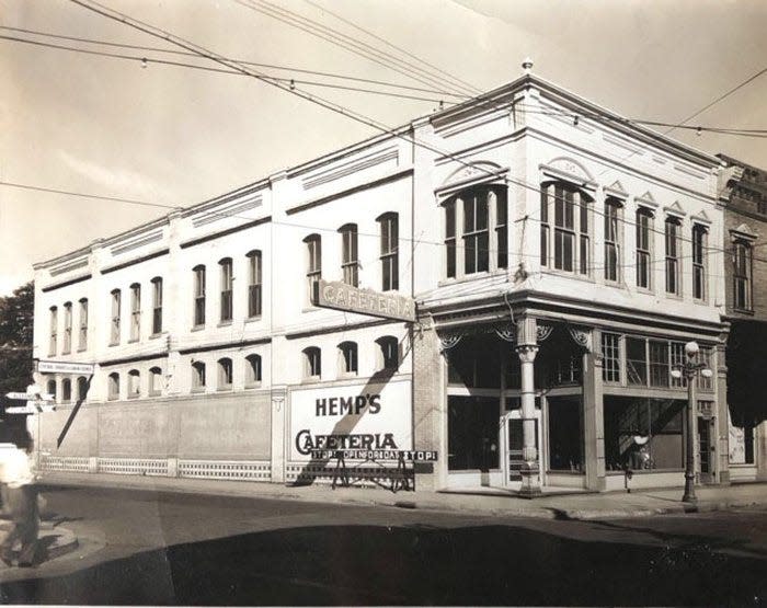 By the early 1930s, Hemp's cafeteria occupied the J.S. Bloch Building.