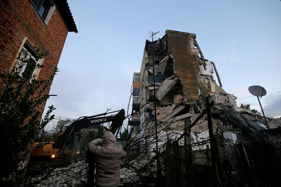 La scossa, avvertita anche in Italia, si è verificata alle 02:54 ora locale (le 03:54 in Italia) e ha avuto l'epicentro tra Shijak e Durazzo. (Reuters)