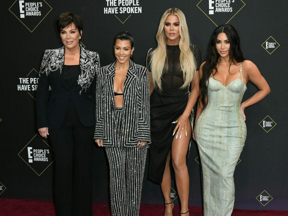 Ein Teil des Kardashian/Jenner-Clans: Kris Jenner, Kourtney Kardashian, Khloe Kardashian, Kim Kardashian (v.l.n.r.) (Bild: Admedia / ImageCollect.com)