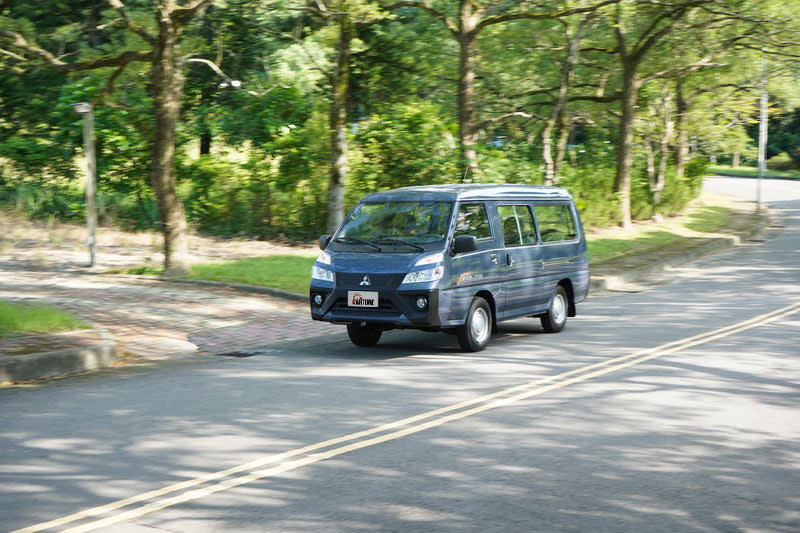 動力輸出質感與過去商車較為粗糙的刻板印象有著截然不同的感受