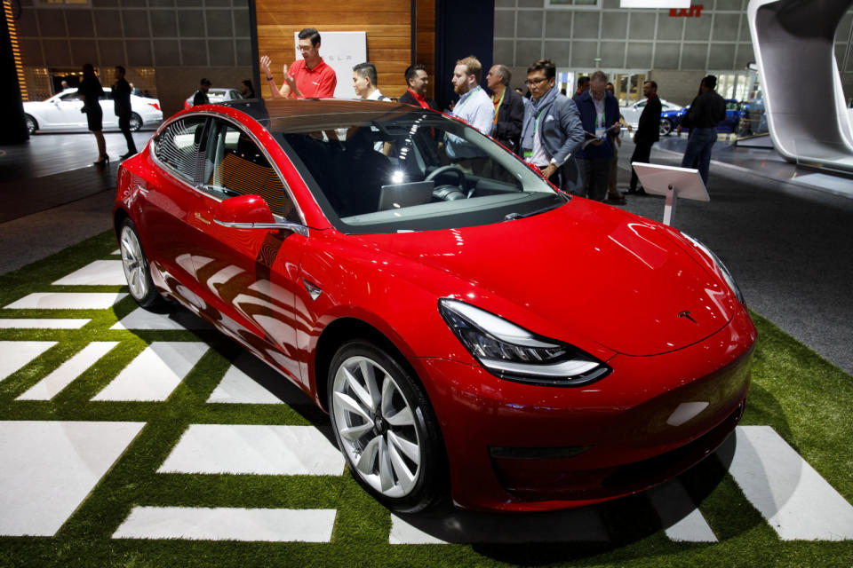 Tesla is facing a tough time: it's racing to improve production of the Model 3