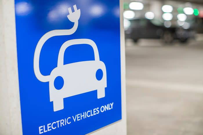 A sign that reads Electric Vehicles Only, with a car and an electric cord on it.