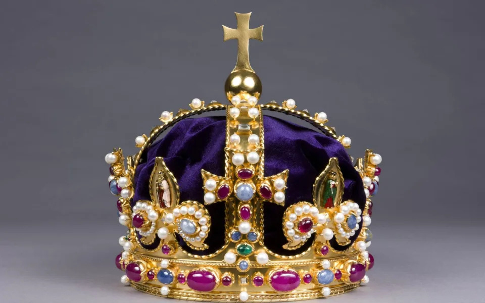 A replica of the Tudor Crown, made in 2012 by the retired royal jeweller Harry Collins - Historic Royal Palaces