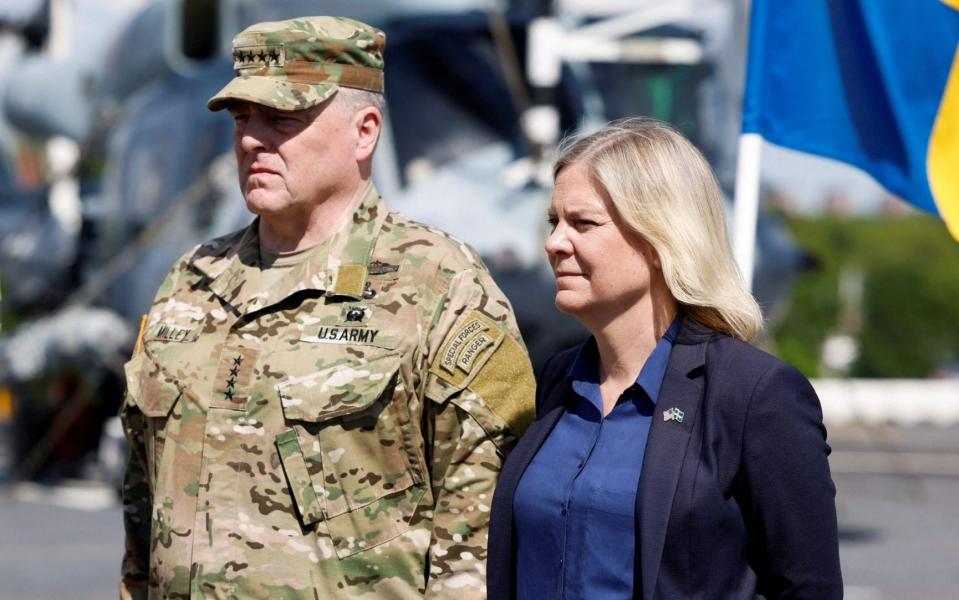 Chairman of the US joint chiefs of staff, General Mark Milley and the Swedish prime minister, Magdalena Andersson, stand aboard the wasp-class amphibious assault ship USS Kearsarge of the US navy in Stockholm, Sweden, on June 4, 2022 - Fredrik Persson/ AFP