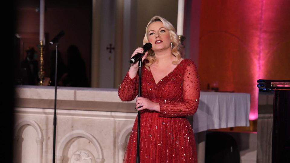 Natalie Rushdie delighted guests by singing two Christmas songs