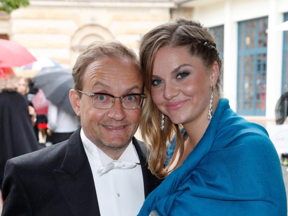 Wigald Boning und Ehefrau Teresa bei der Eröffnung der Richard-Wagner-Festspiele 2017. (Bild: imago images/VISTAPRESS)