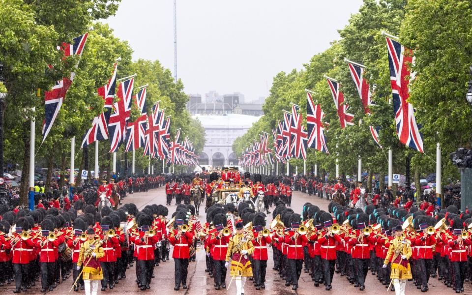 More than 1,400 soldiers, 200 horses and 400 musicians parade along the Mall