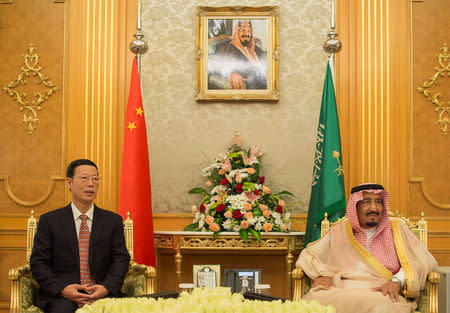 Saudi Arabia's King Salman bin Abdulaziz Al Saud meets with Chinese Vice Premier Zhang Gaoli, in Jeddah, Saudi Arabia, August 24, 2017. Bandar Algaloud/Courtesy of Saudi Royal Court/Handout via REUTERS