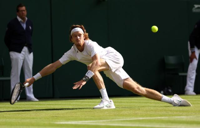 Wimbledon 2023: Results, scores, Novak Djokovic, leaf blowers used on  court, Aussies in action, Iga Swiatek, latest, updates