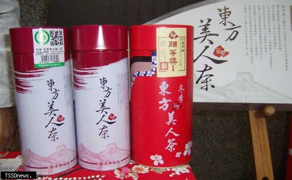 中台灣好農市集苗栗縣推出「東方美人茶」是苗栗縣最具代表性的好茶，具有獨特的果香與蜜香，茶湯水橙紅，滋味圓柔醇厚，廣受消費者的歡迎。（記者江乾松攝）
