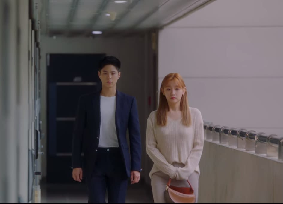 Sa Hye Jun (Park Bo Gum, left) and An Jeong Ha (Park So Dam) walk together in silence as they contemplate their relationship in Record Of Youth.