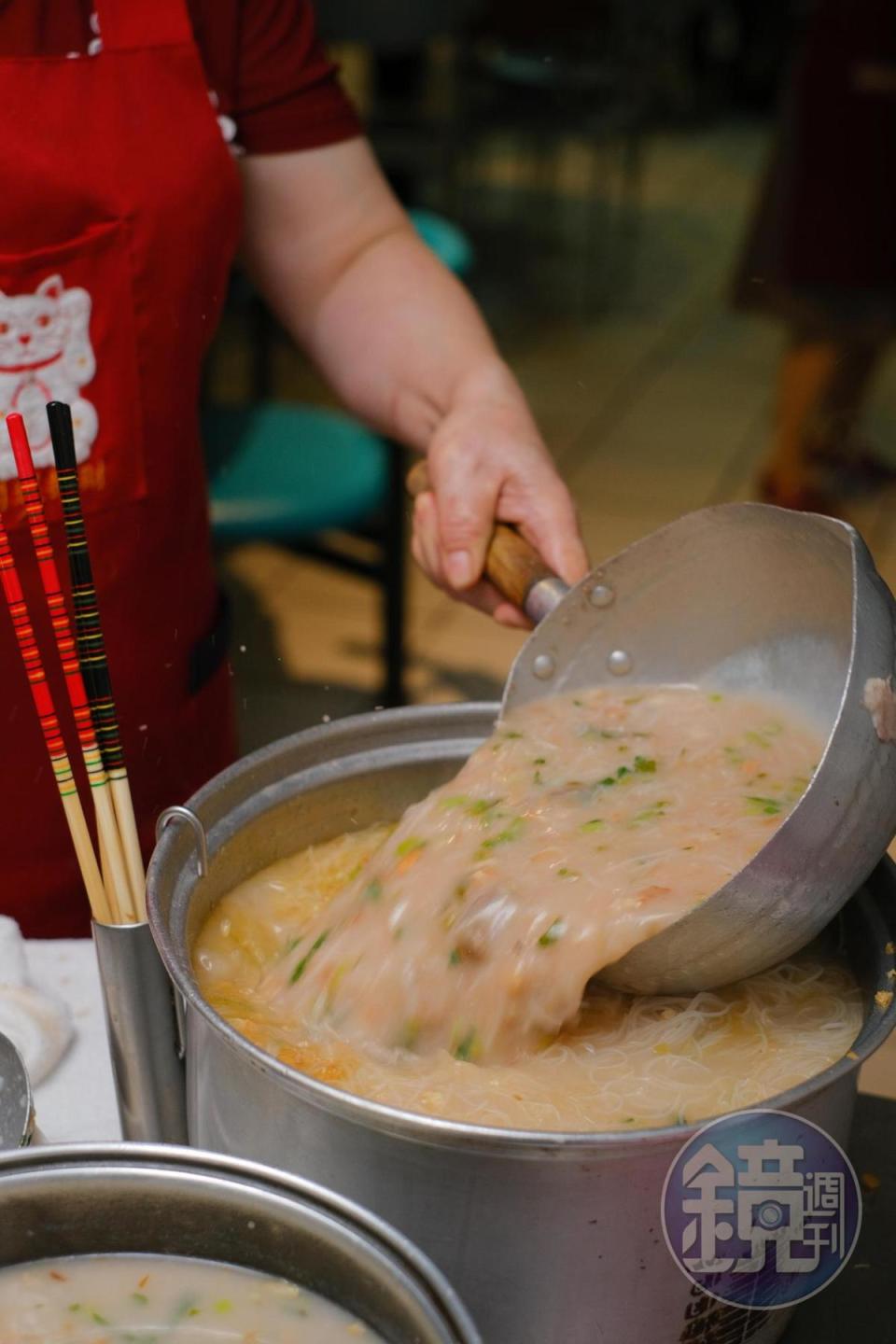 芋頭米粉料多實在，完全不怕客人吃。