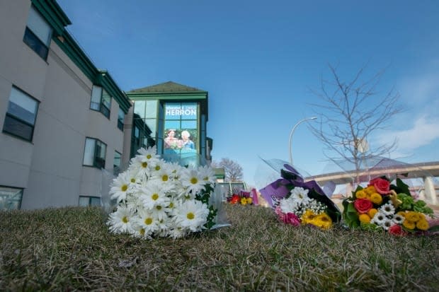 As the crisis unfolded during the spring of 2020 , people left flowers in front of the Herron long-term care home. (Ivanoh Demers/Radio-Canada - image credit)