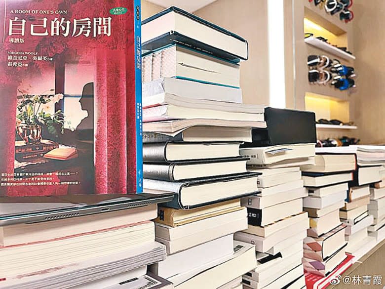 林青霞大宅設有藏書室。