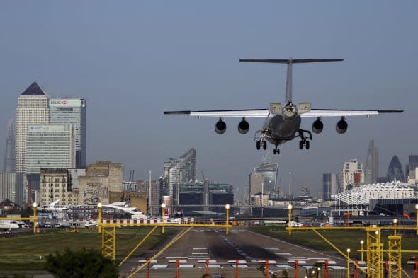 Late passenger sets of fire alarm at London City Airport to delay flight