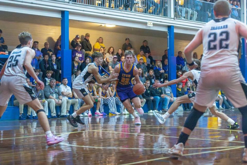 Lyon County’s Brady Shoulders (22) drives to the basket during a game against Floyd Central at Wayland Gymnasium at the Mountain Sports Hall of Fame in Wayland on Dec. 16, 2023.