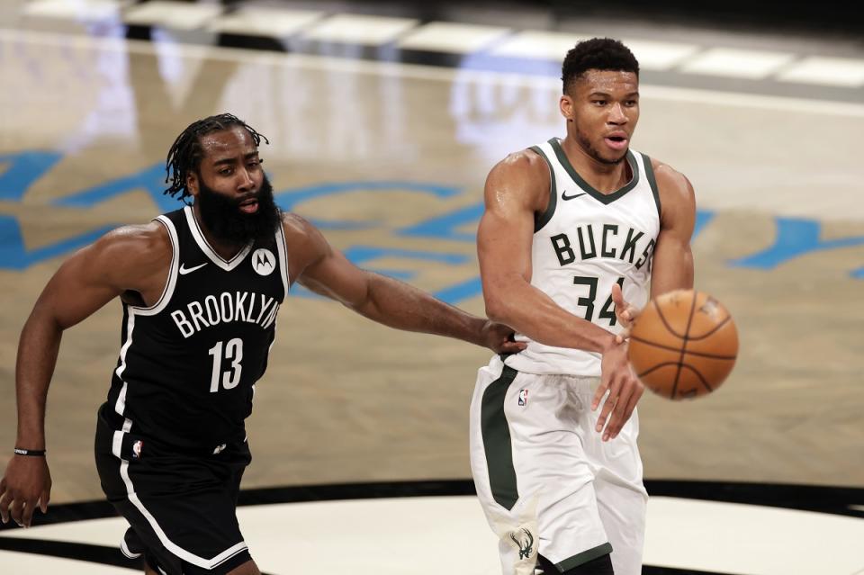 ▲Giannis Antetokounmpo(左)和James Harden。（圖／美聯社／達志影像）