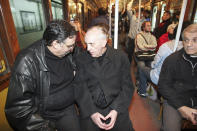 En Buenos Aires, el cardenal Jorge Mario Bergoglio solía transportarse en el metro subterráneo, en su camino a la Catedral Metropolitana Foto del 25 de mayo de 2008. Emiliano Lasalvia/LatinContent/Getty Images