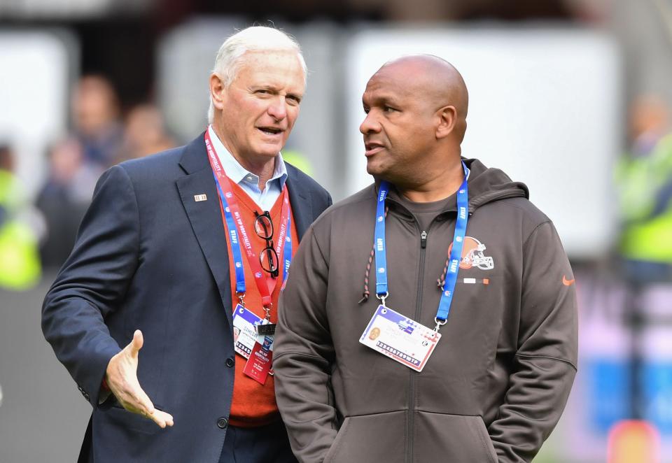 Cleveland Browns owner Jimmy Haslam talks with former head coach Hue Jackson before the 2017 NFL International Series game between the Vikings and Browns.