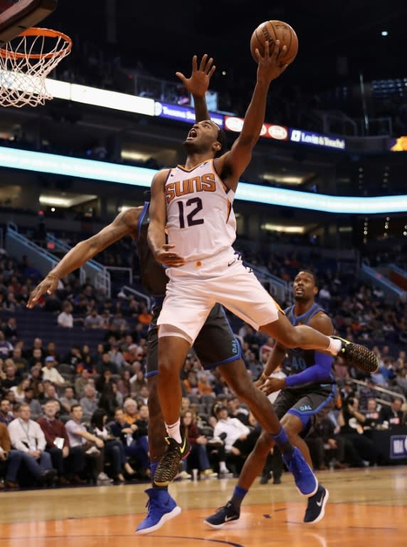 T.J. Warren led Phoenix with 30 points in the Suns' 99-89 NBA victory over the Dallas Mavericks