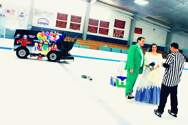 Hockey couple have Hartford Whalers-themed wedding