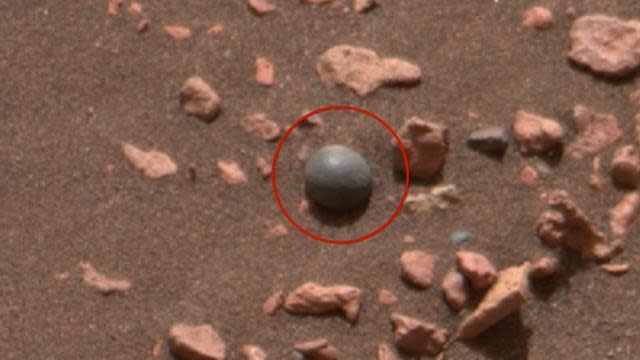 A 'cannonball' on Mars has UFO hunters excited