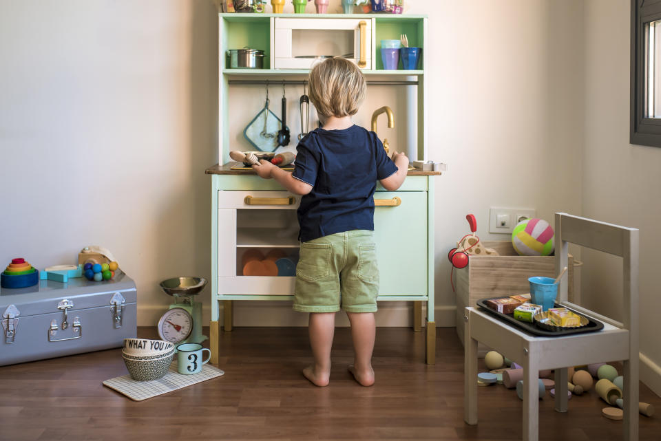 Can boys play with toy kitchens? Can girls race Hot Wheels? Experts say abandoning gender roles in the playroom can lead to creative and nurturing kids. (Photo: Getty Creative)