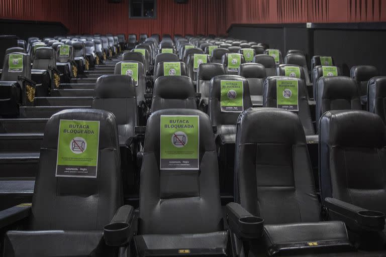 Cinemark palermo, ya tiene protocolos sanitarios, alcohol, distanciamiento de butacas en la sala