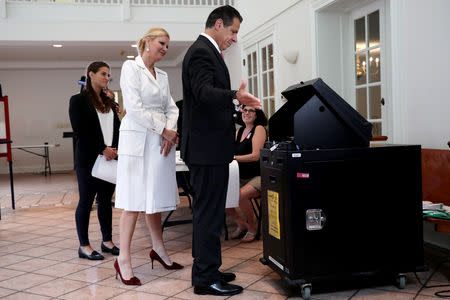 New York Governor Andrew Cuomo casts his ballot with his girlfriend Sandra Lee and his daughter Cara while voting in the New York Democratic primary election at the Presbyterian Church in Mt. Cisco, New York, U.S., September 13, 2018. REUTERS/Mike Segar
