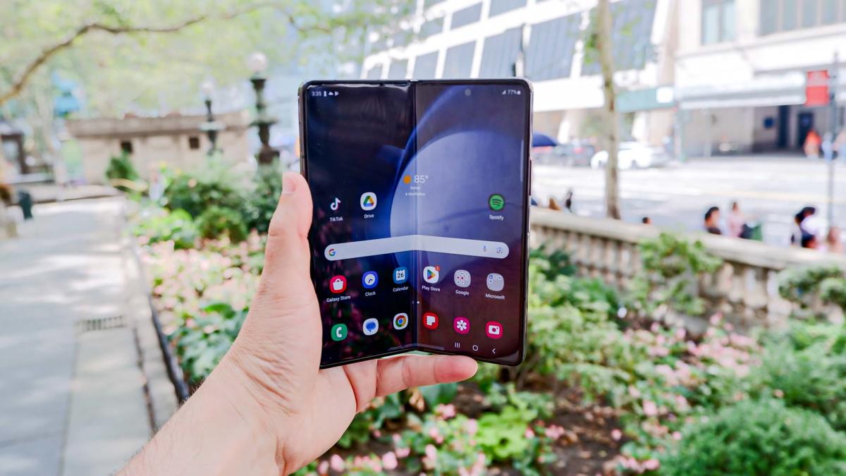 Samsung Galaxy Fold review: Lab tests - displays, battery life