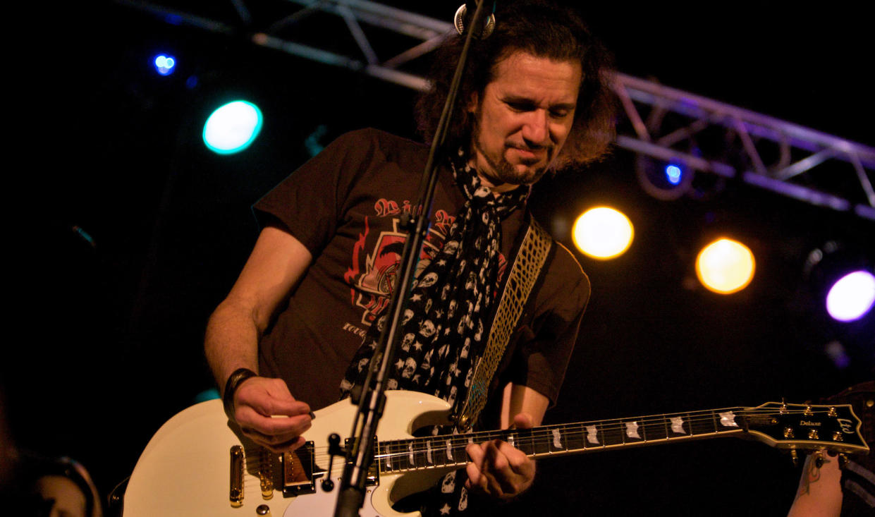  Bruce Kulick performs at Glassheim in Jevnaker, Norway on December 1, 2009 