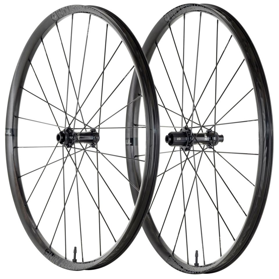 Industry Nine SOLiX M Hubs UL 300 Carbon Black Wheelset