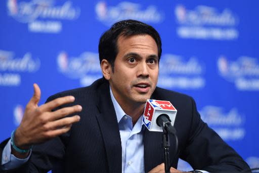 El entrenador del Miami Heat Erik Spoelstra durante una conferencia de prensa antes del comienzo de las Finales de la NBA contra el San Antonio Spurs, el 5 de junio de 2014 en San Antonio, Texas (AFP/Archivos | Robyn Beck )