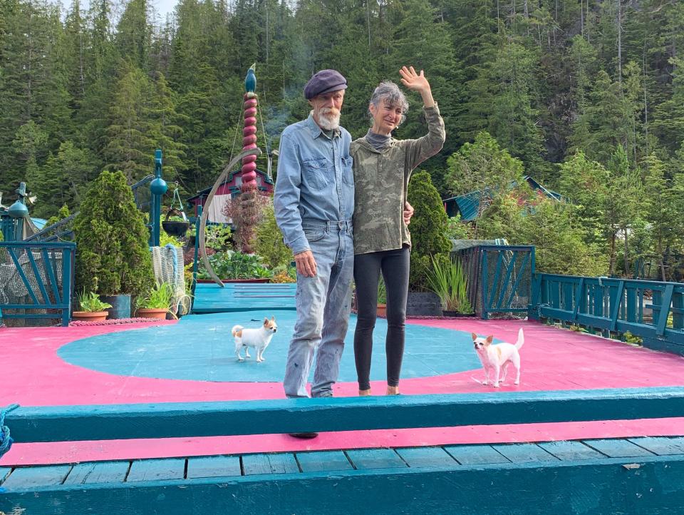 The couple and their two Chihuahuas, standing on the island.