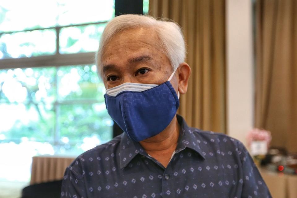 The Edge Media Group publisher and CEO Ho Kay Tat pays his last respects to Datuk Wong Sai Wan at the wake service at the Xiao En centre Kuala Lumpur May 15, 2021. — Picture by Ahmad Zamzahuri