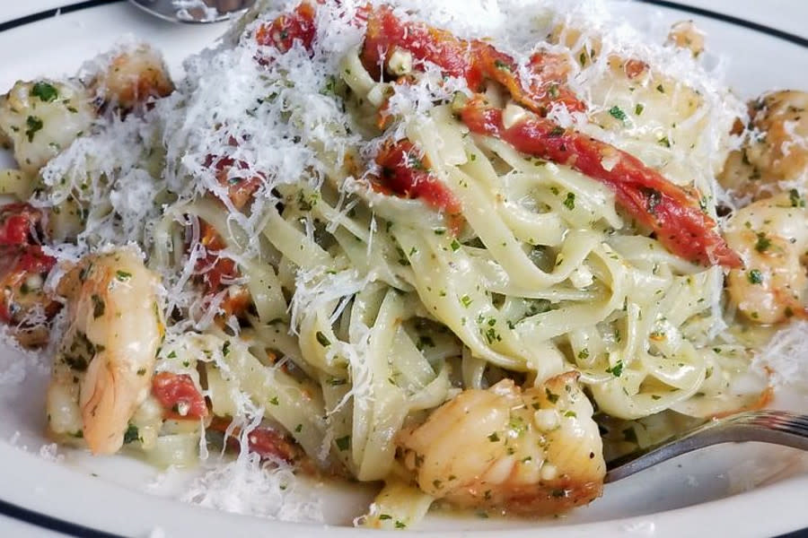 <b>Photo: lorrenzo g./<a href="https://yelp.com/biz_photos/bellas-italian-cafe-tampa?utm_campaign=408a77eb-b84f-490c-9ad2-51d3c74ce509%2C9b718075-9ebf-4f27-9ce7-678b8b77035c&utm_medium=81024472-a80c-4266-a0e5-a3bf8775daa7" rel="nofollow noopener" target="_blank" data-ylk="slk:Yelp;elm:context_link;itc:0;sec:content-canvas" class="link ">Yelp</a></b>