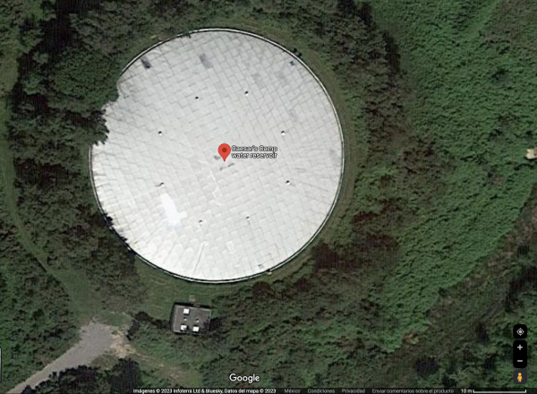 Al circular el video en Facebook se dice que la ‘nave extraterrestre’ fue vista en Ucrania, sin embargo en Google Maps se ubica el domo que cubre una reserva de agua al sur de Inglaterra. 