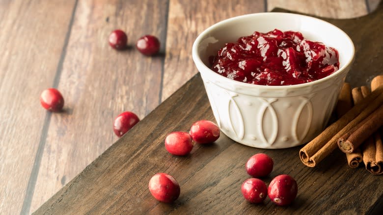 cranberry sauce in bowl