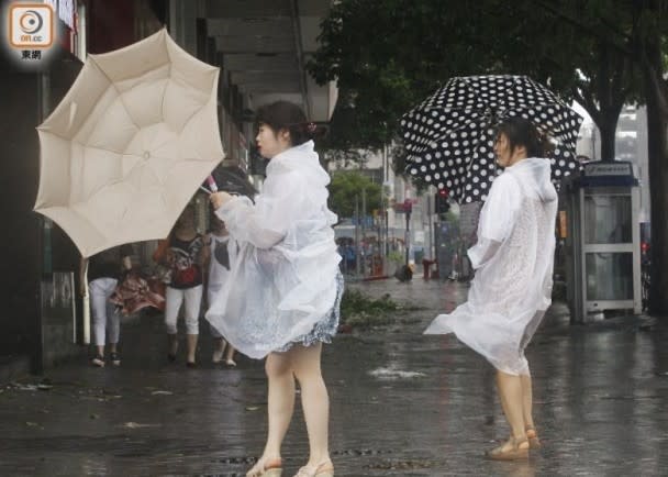 「雷伊」已增強為超強颱風，本港有機會掛波。